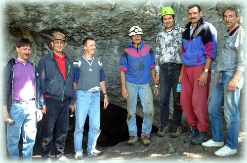 vor der Wundershöhle